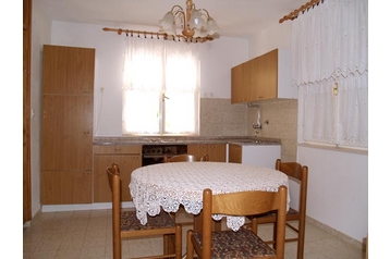 Chorwacja Privát Okrug Donji, Zewnątrz